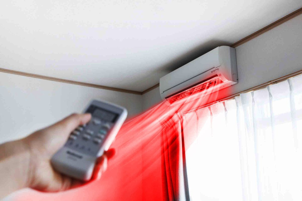 Кондиционер дует теплым воздухом: причины неисправности и способы их устранения